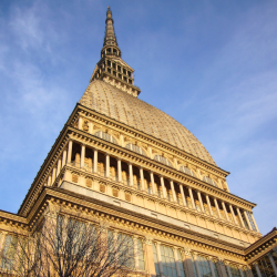 TORINO HISTÓRIA E PATRIMÔNIO VISITA GUIADA A MOLE ANTONELLIANA, VISITA GUIADA AO PALACIO REAL E AULA DE COZINHA COM HARMONIZAÇĀO